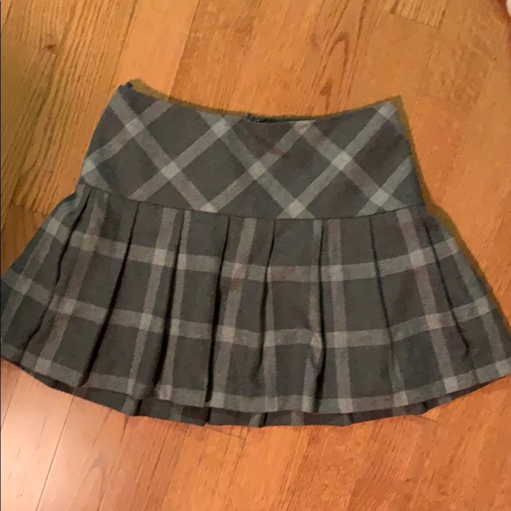 Gray plaid pleated skirt